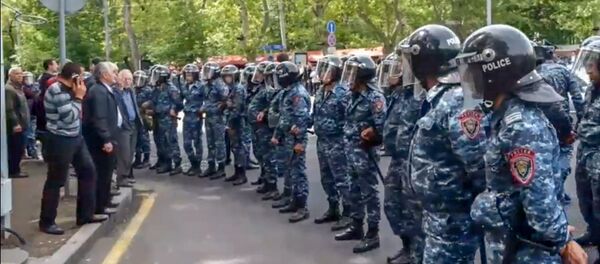 Ситуация на площади Франции (18 апреля 2018). Ереван Ситуация на площади Франции (18 апреля 2018). Ереван - Sputnik Армения