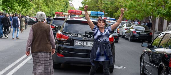 Протестующие на улице Мовсеса Хоренаци (18 апреля 2018). Ереван Протестующие на улице Мовсеса Хоренаци (18 апреля 2018). Ереван - Sputnik Արմենիա