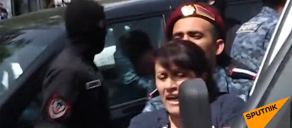 Задержание демонстрантов в Ереване Задержание демонстрантов в Ереване - Sputnik Արմենիա