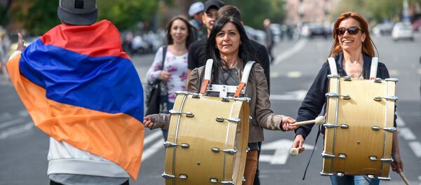 Протестующие на улице Григора Лусаворича (18 апреля 2018). Еревaн - Sputnik Արմենիա