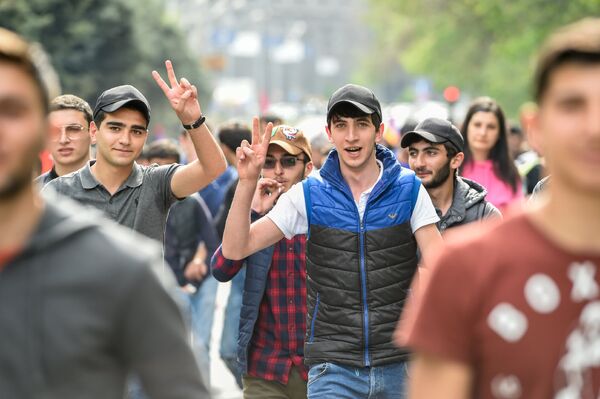 Ցուցարարները Վազգեն Սարգսյան փողոցում։ 2018 թվականի ապրիլի 18, Երևան - Sputnik Արմենիա