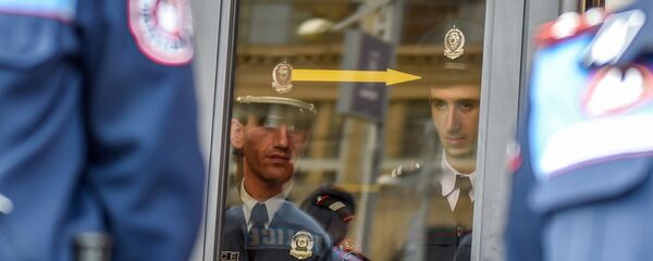 Полицейские у провительственного здания (18 апреля 2018). Ереван - Sputnik Армения