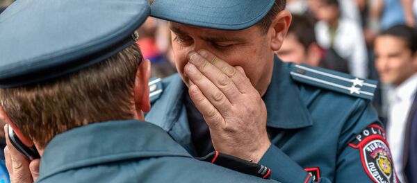 Полицейские у правительственного здания (18 апреля 2018). Еревaн - Sputnik Армения