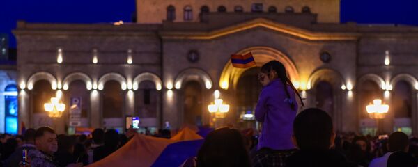 Во время митинга, огранизованного протестным движением Мой шаг (18 апреля 2018). Ереван Во время митинга, огранизованного протестным движением Мой шаг (18 апреля 2018). Ереван - Sputnik Արմենիա