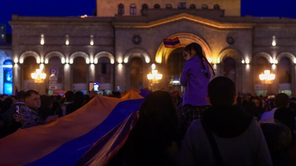 Во время митинга, огранизованного протестным движением Мой шаг (18 апреля 2018). Ереван - Sputnik Արմենիա