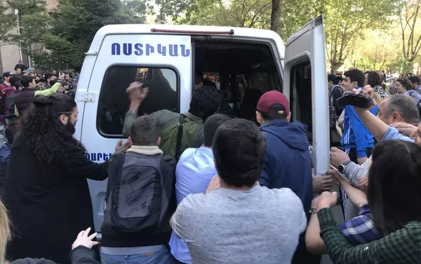 Ситуация у правительственного здания (19 апреля 2018). Ереван - Sputnik Армения