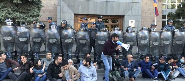 Ситуация у провительственного здания (19 апреля 2018). Ереван Ситуация у провительственного здания (19 апреля 2018). Ереван - Sputnik Արմենիա