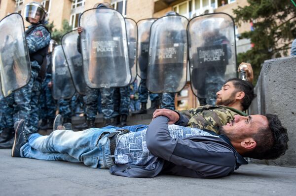 Ситуация у правительственного здания (19 апреля 2018). Ереван - Sputnik Армения