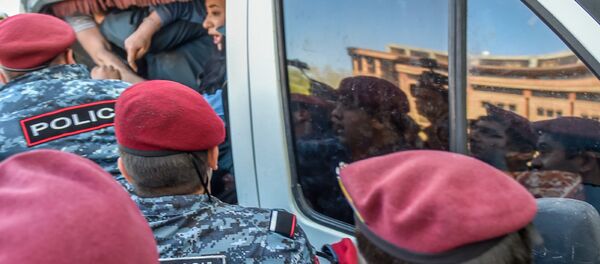 Ситуация у правительственного здания (19 апреля 2018). Ереван - Sputnik Армения