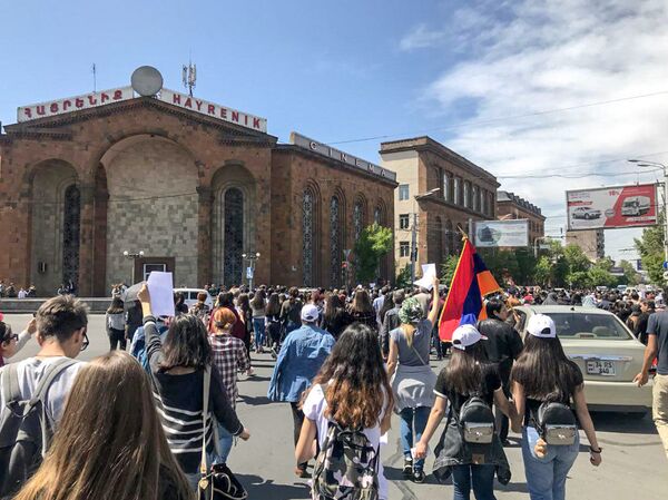 Ереванский колорит, или Как в районе Ерорд мас переплелись искусство и криминал Ереванский колорит, или Как в районе Ерорд мас переплелись искусство и криминал - Sputnik Армения