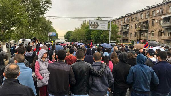Протестующие на улице Ленинградян (20 апреля 2018). Ереван - Sputnik Արմենիա