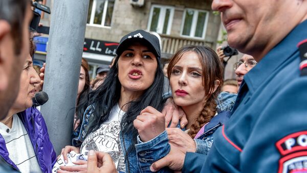 Протестующие на проспекте Азатутян (20 апреля 2018). Ереван - Sputnik Армения