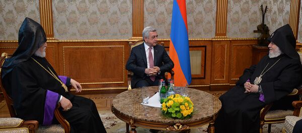 Премьер-министр Серж Саргсян принял Католикоса Гарегина 2-го и Арама 1-го Премьер-министр Серж Саргсян принял Католикоса Гарегина 2-го и Арама 1-го - Sputnik Армения