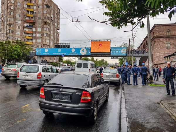 Улица Аршакуняц (20 апреля 2018). Еревaн Улица Аршакуняц (20 апреля 2018). Еревaн - Sputnik Армения