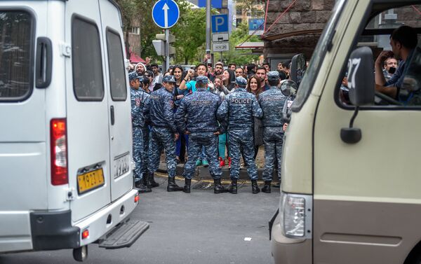 Ситуация на улице Амирян (20 апреля 2018). Ереван - Sputnik Армения