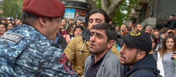 Ситуация на улице Амирян (20 апреля 2018). Ереван - Sputnik Армения