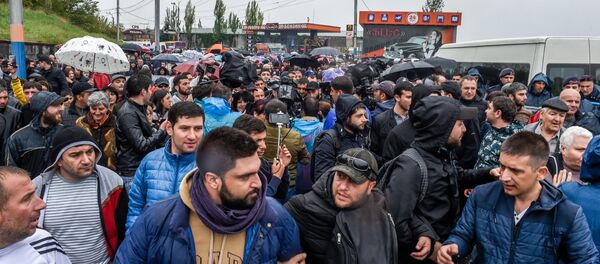 Акция протеста оппозиции в округе Нор Норк (21 апреля 2018). Ереван Акция протеста оппозиции в округе Нор Норк (21 апреля 2018). Ереван - Sputnik Армения