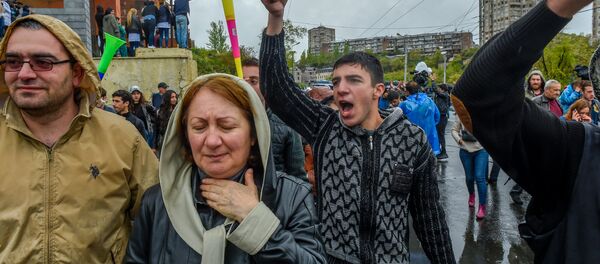 Акция протеста оппозиции в округе Нор Норк (21 апреля 2018). Ереван Акция протеста оппозиции в округе Нор Норк (21 апреля 2018). Ереван - Sputnik Армения