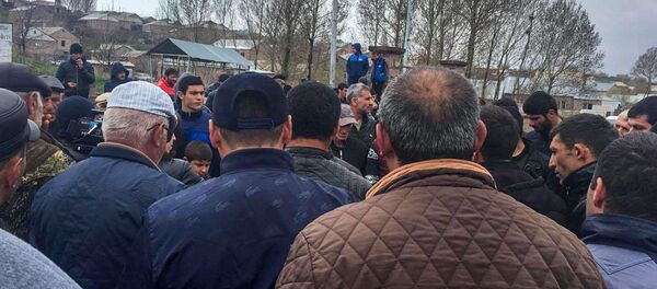 Жители села Мец Манташ перекрыли дорогу в Ереван (21 апреля 2018). Ширак - Sputnik Արմենիա