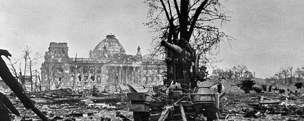Рейхстаг после взятия Берлина советскими войсками. - Sputnik Армения