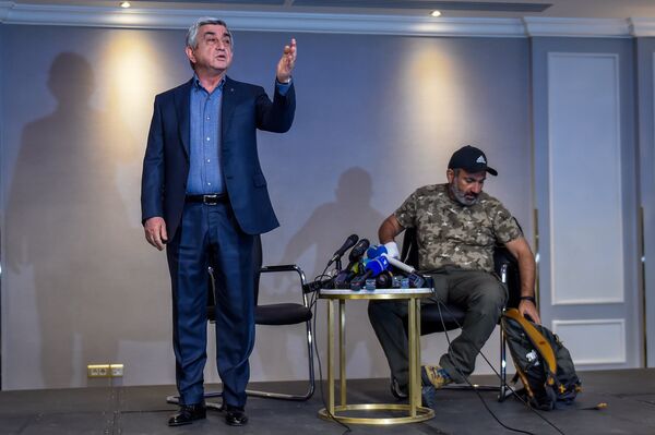 Встреча Премьер-министра РА Сержа Саргсяна и лидера оппозиционной фракции Елк Никола Пашиняна (22 апреля 2018). Гостиница Marriott Armenia, Ереван - Sputnik Армения