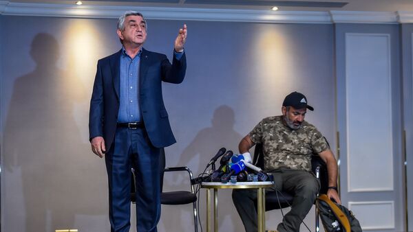 Встреча Премьер-министра РА Сержа Саргсяна и лидера оппозиционной фракции Елк Никола Пашиняна (22 апреля 2018). Гостиница Marriott Armenia, Ереван - Sputnik Արմենիա