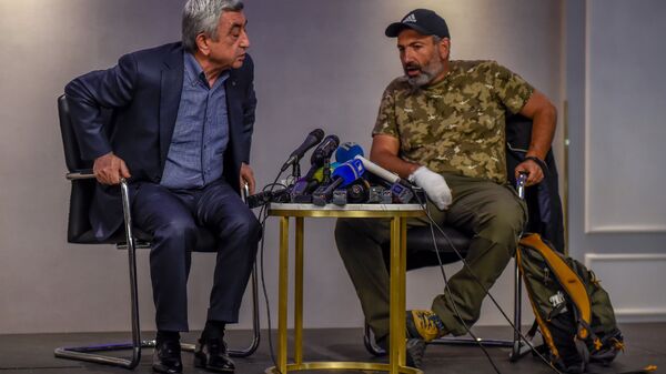 Встреча Премьер-министра РА Сержа Саргсяна и лидера оппозиционной фракции Елк Никола Пашиняна (22 апреля 2018). Гостиница Marriott Armenia, Ереван - Sputnik Армения