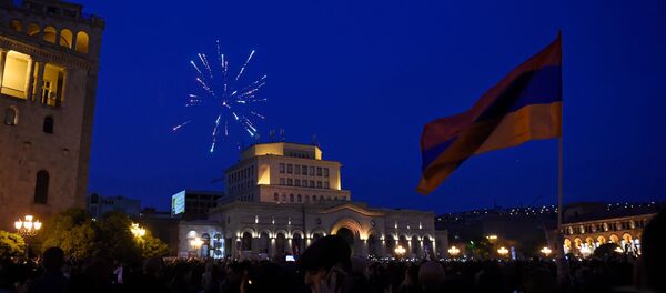 Митинг оппозиции на площади Республики (22 апреля 2018). Ереван - Sputnik Армения