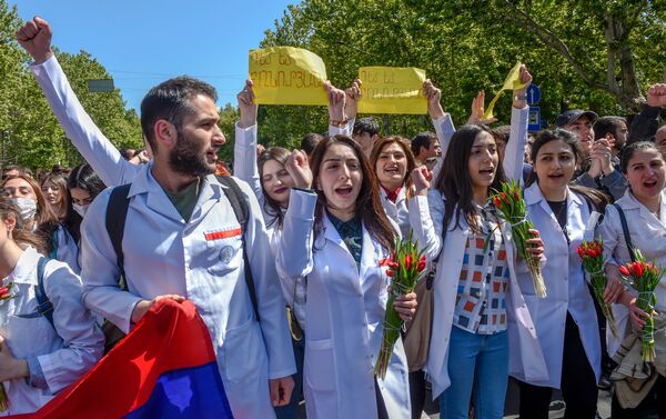 Студенты на площади Франции (23 апреля 2018). Ереван - Sputnik Армения
