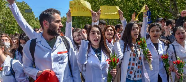 Студенты на площади Франции (23 апреля 2018). Ереван - Sputnik Армения