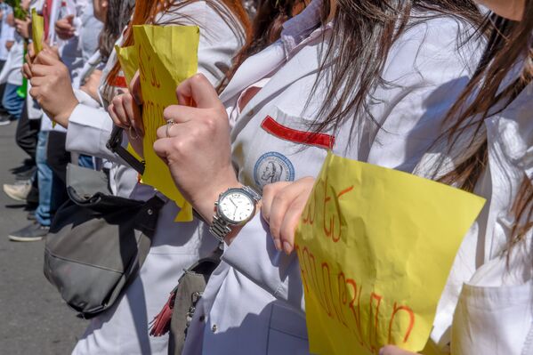 Шествие студентов по проспекту Маштоца (23 апреля 2018). Ереван - Sputnik Армения