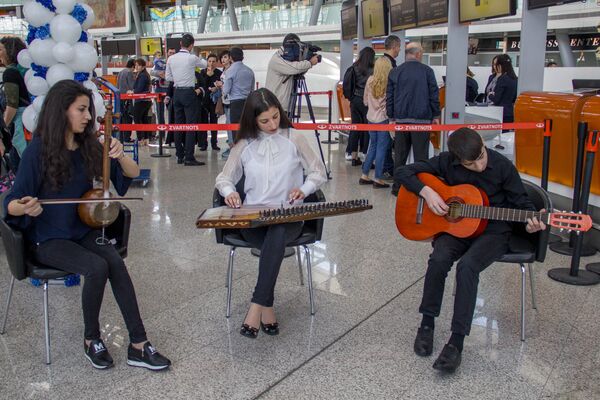 Презентация рейса авиакомпании Armenia Ереван-Лион (23 апреля 2018). Аэропорт Звартноц - Sputnik Армения