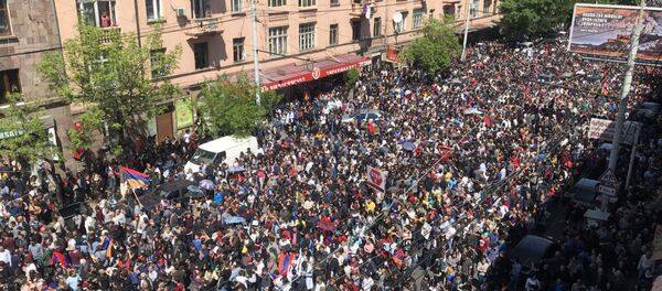 Шествие на улице Гарегина Нжде (23 апреля 2018). Ереван - Sputnik Արմենիա