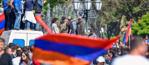 Никол Пашинян на Площади Республики (23 апреля 2018). Ереван - Sputnik Армения