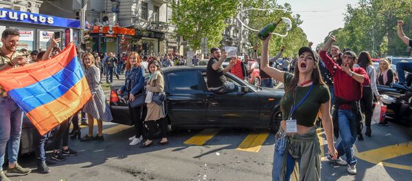 Проспект Маштоца после информации об отставке Сержа Саргсяна с поста Премьер-министра страны (23 апреля 2018). Ереван Проспект Маштоца после информации об отставке Сержа Саргсяна с поста Премьер-министра страны (23 апреля 2018). Ереван - Sputnik Армения