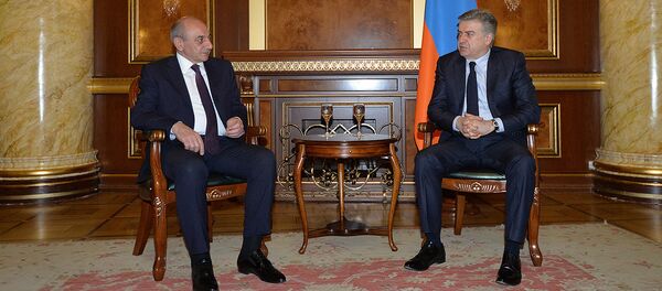 Встреча врио Премьер-министра Армении Карена Карапетяна и Президента Арцаха Бако Саакяна (24 апреля 2018). Ереван Встреча врио Премьер-министра Армении Карена Карапетяна и Президента Арцаха Бако Саакяна (24 апреля 2018). Ереван - Sputnik Армения