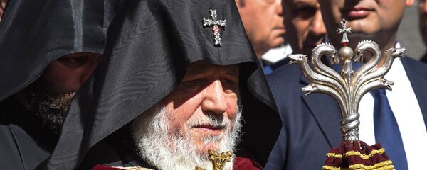 Католикос всех армян Гарегин 2-ой в мемориальном комплексе Цицернакаберд (24 апреля 2018). Ереван - Sputnik Армения