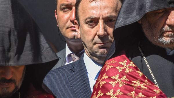 Председатель Конституционного суда Армении Грайр Товмасян в мемориальном комплексе Цицернакаберд (24 апреля 2018). Ереван - Sputnik Армения