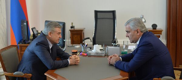 Встреча врио Премьер-министра Карена Карапетяна с Самвелом Карапетяном (24 апреля 2018). Ереван - Sputnik Армения