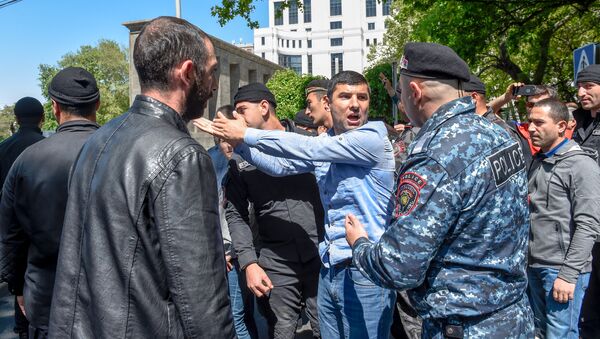 Ситуация на улице Вазгена Саргсяна (25 апреля 2018). Ереван - Sputnik Արմենիա