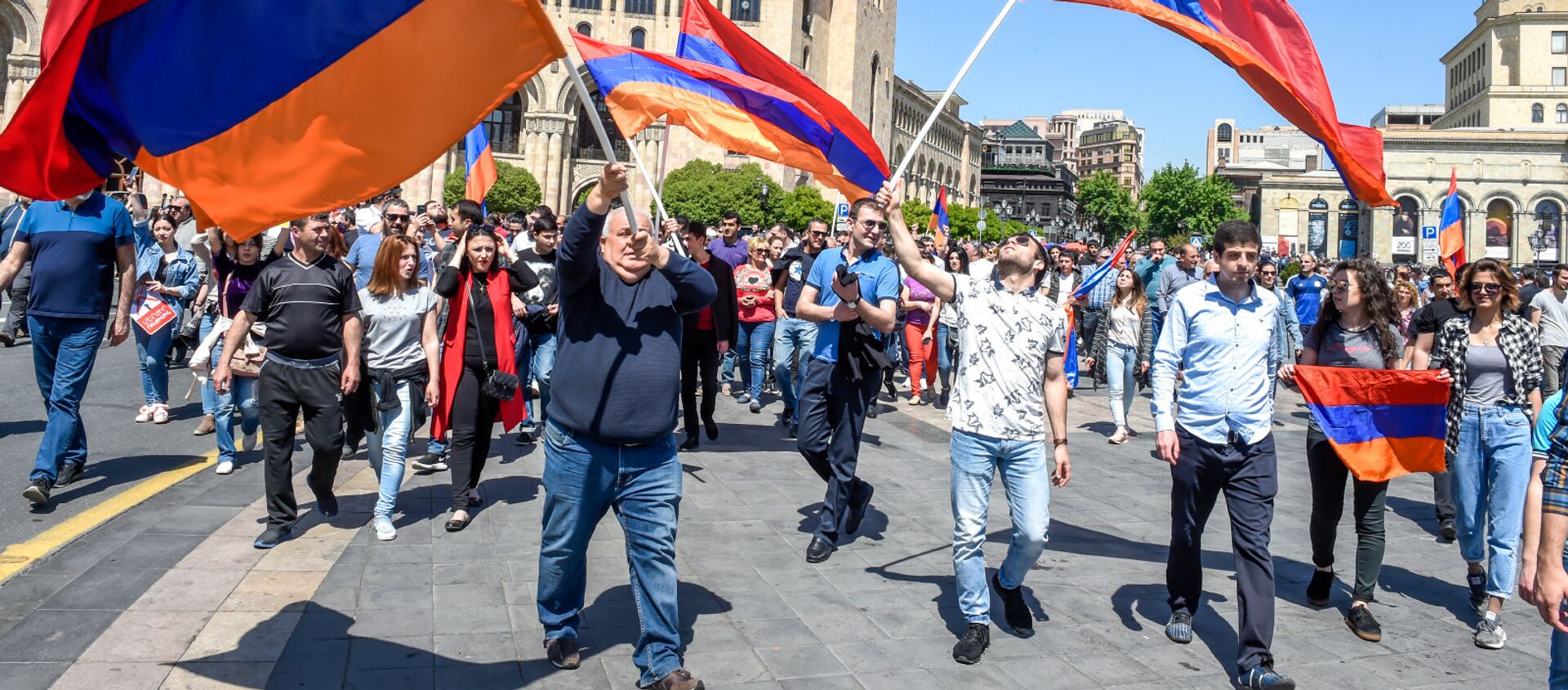 Шествие протестующих на площади Республики (25 апреля 2018). Ереван - Sputnik Армения, 1920, 01.05.2019