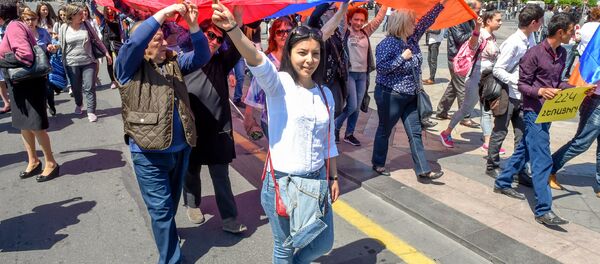 Шествие протестующих на площади Республики (25 апреля 2018). Ереван Шествие протестующих на площади Республики (25 апреля 2018). Ереван - Sputnik Արմենիա