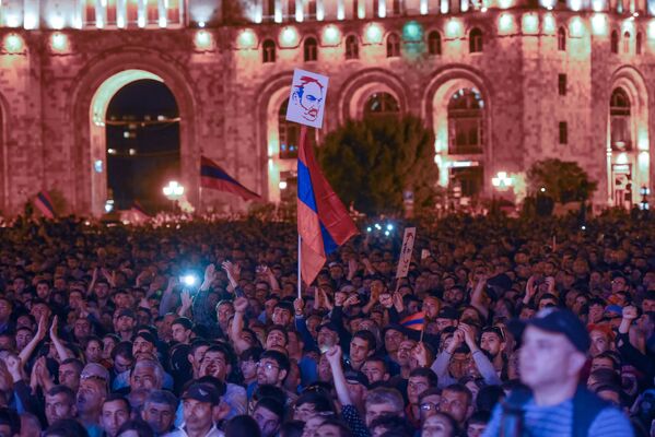 Митинг протестного движения на площади Республики (25 апреля 2018). Ереван - Sputnik Армения