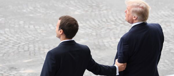 Президенты Франции Эмманюэль Макрон и США Дональд Трамп во время празднования Дня взятия Бастилии /14 июля 2017г/. Елисейские поля, Париж, Франция - Sputnik Армения