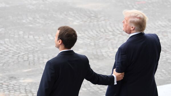 Президенты Франции Эмманюэль Макрон и США Дональд Трамп во время празднования Дня взятия Бастилии (14 июля 2017). Елисейские поля, Париж, Франция - Sputnik Արմենիա