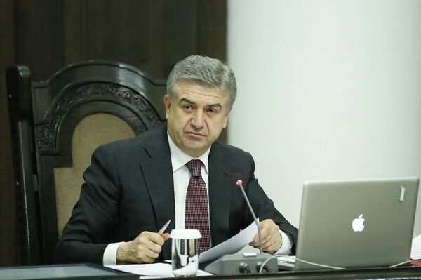 Врио Премьер-министра Армении Карен Карапетян на заседании Правительства (26 апреля 2018). Ереван - Sputnik Армения