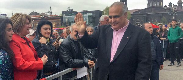 Раффи Ованисян на площади Вардананц (27 апреля 2018). Гюмри Раффи Ованисян на площади Вардананц (27 апреля 2018). Гюмри - Sputnik Արմենիա