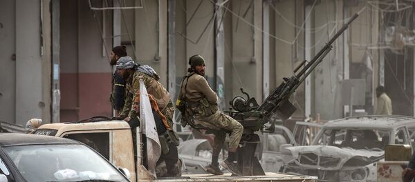 Поддерживаемые Турцией сирийские арабские боевики после захвата контроля над Северо-западным сирийским городом Африн от курдских отрядов Народной защиты (YPG) (18 марта 2018). Африн, Сирия - Sputnik Армения