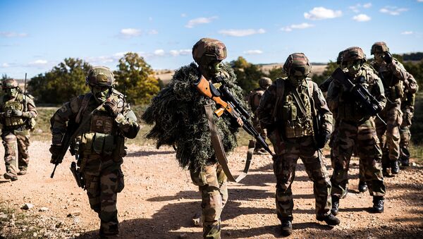Солдаты 13-й Демисезонной бригады французского Иностранного Легиона во время учений в будущем военном лагере Camp du Larzac (21 октября 2016). Ла-Кавальри, Франция - Sputnik Армения
