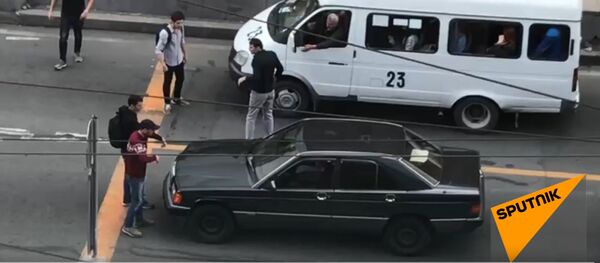 Նիկոլ Փաշինյանի կողմնակիցները փակել են Երևանի կենտրոնի փողոցները Նիկոլ Փաշինյանի կողմնակիցները փակել են Երևանի կենտրոնի փողոցները - Sputnik Արմենիա